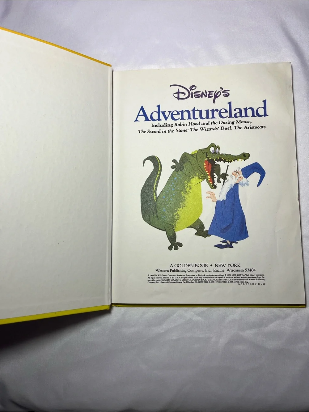 Vtg Disney Adventureland HC Book 1989 Robin Hood Sword in the Stone Aristocats